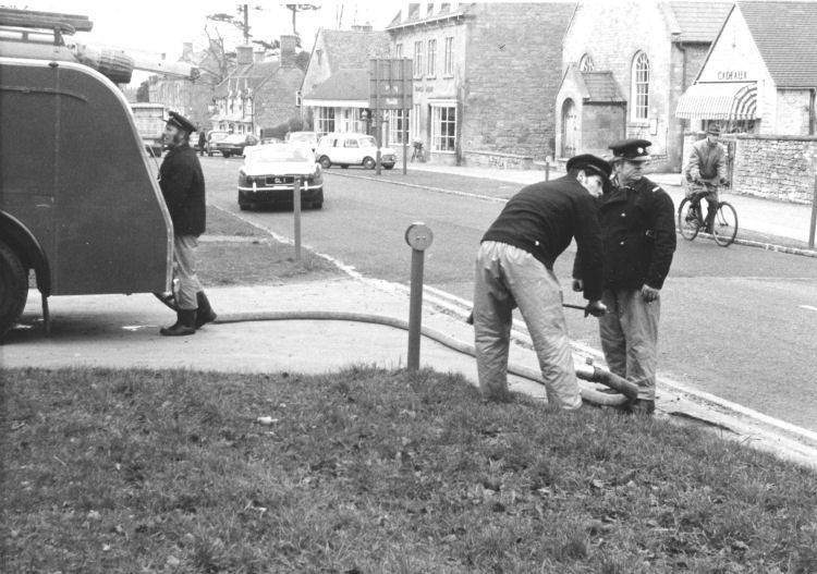 Fire appliance NFK 705 taking on water in Broadway High Street March 1976