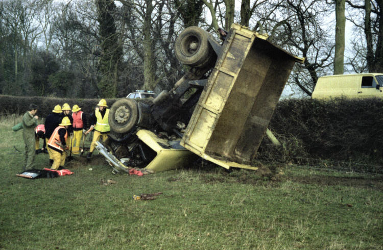 Broadway and Campden crews work on overturned lorry January 1985
